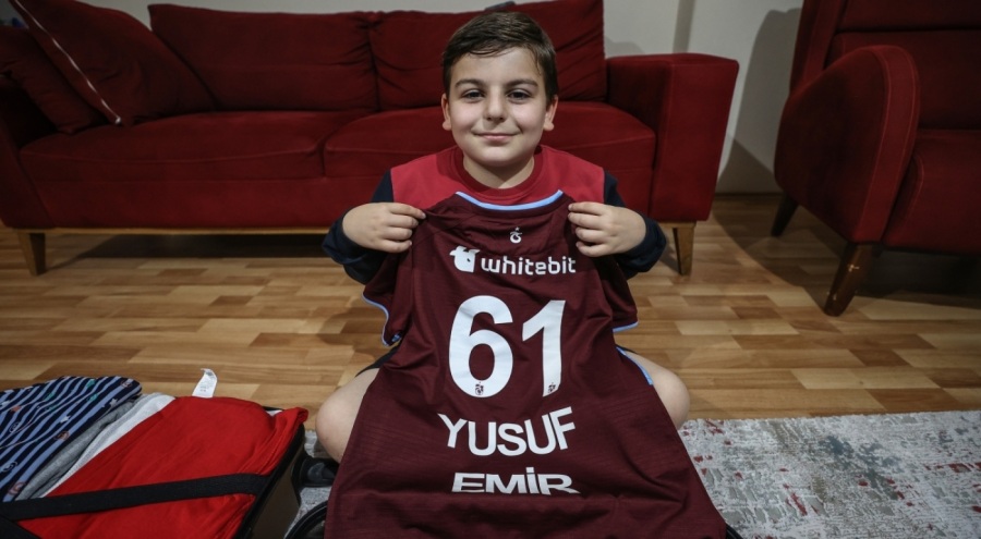Bursa'da biber gazlı saldırıya uğrayan Trabzonsporlu çocuk, takımının maçını tribünden izleyebilecek