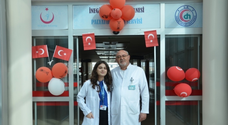 Baba kız aynı hastanede şifa dağıtıyor