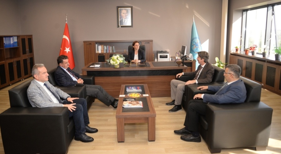 Fen-Edebiyat Fakültesi'nde bayrak değişimi