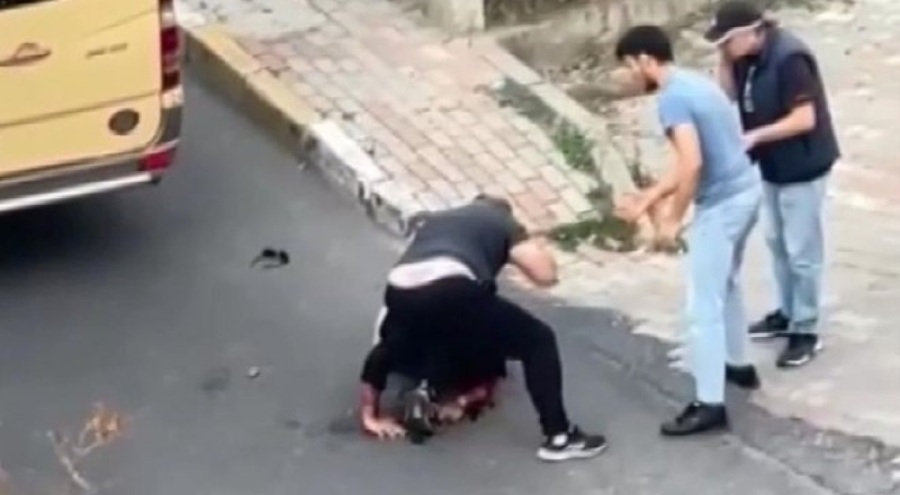 Dolmuş şoförü, yolcuyu dövdü!