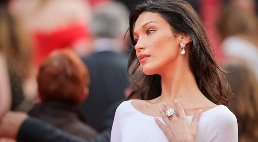 Bella Hadid'e Dior'dan sansür mü geldi: Kaynaklar duyurdu