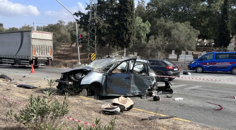 Yolcu otobüsü ile otomobil çarpıştı! Ölü ve yaralılar var