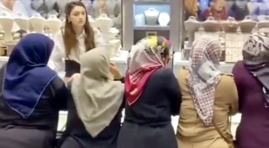 Dilan Polat dedikodusu ilçeyi karıştırdı! Vatandaşlar akın etti