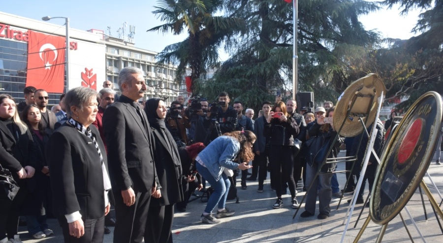 CHP Bursa İl Örgütü Atatürk'ü andı