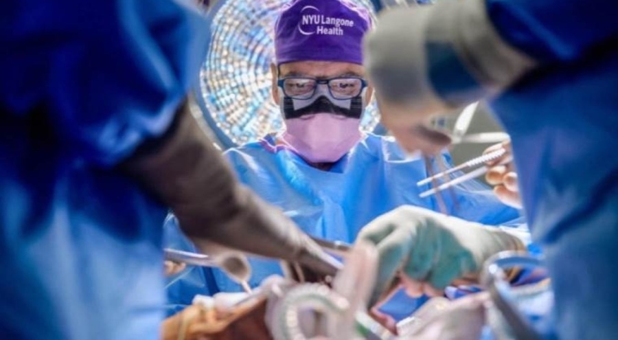 Dünyada bir ilk: Hastaya 'tam göz' nakli yapıldı