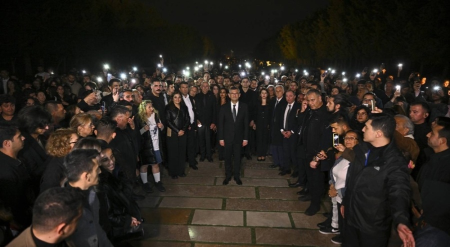 CHP Genel Başkanı Özel, "Ata'ya Saygı Zinciri" ile Anıtkabir'e yürüdü