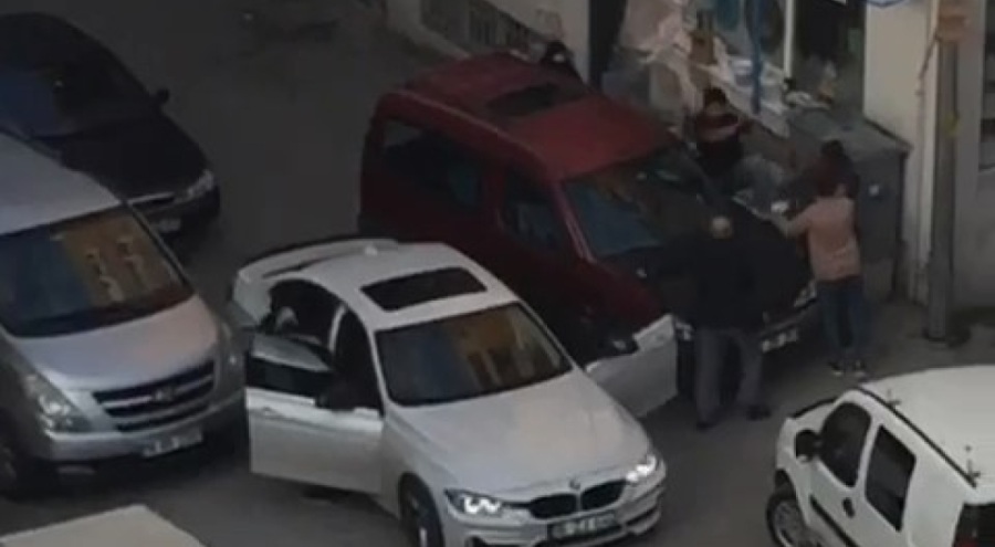 Bursa'da yol verme tartışmasında yumruklu kavga!