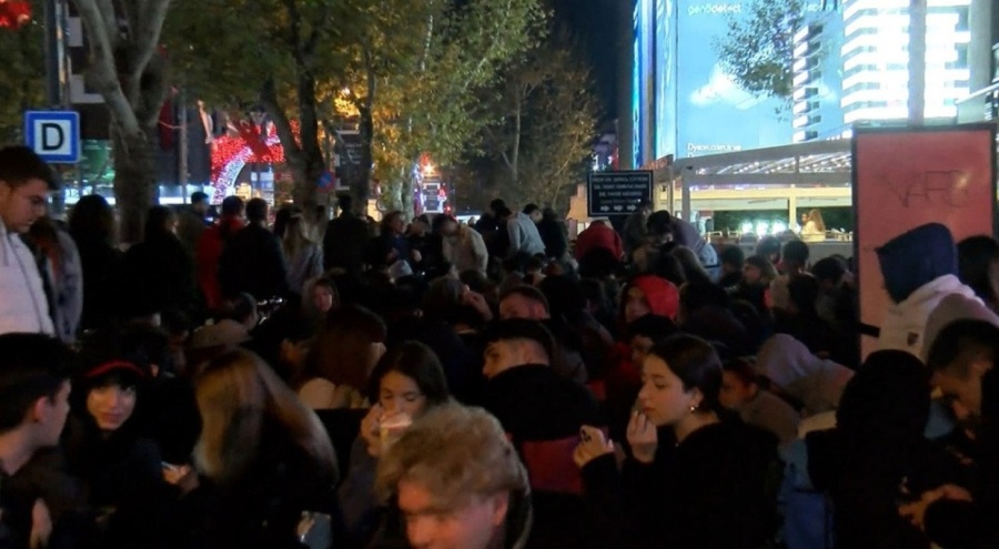 Bağdat Caddesi'nde 10 bin TL'lik hediye ürün kuyruğu