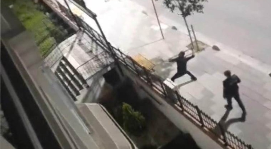 İstanbul'da elindeki palayla yoldan geçenlere saldırdı!