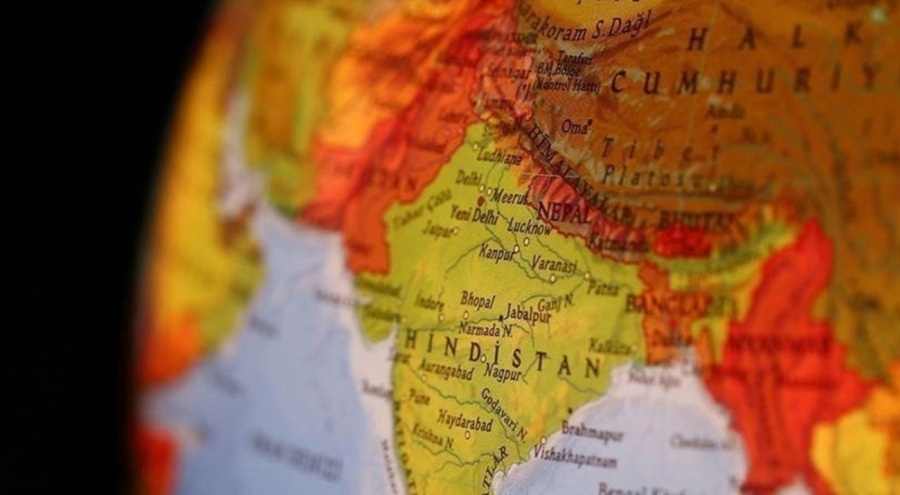 Hindistan'da inşaat çöktü: 40 kişi mahsur kaldı