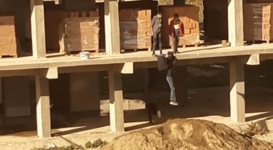 Bursa'da çocukların inşatta tehlikeli oyunu yürekleri ağza getirdi!
