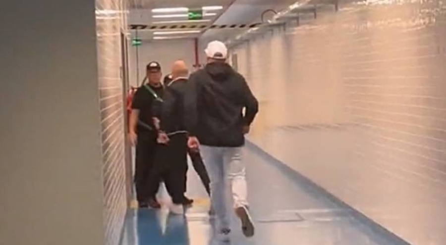 Brezilya'da hakeme sinirlenen yönetici VAR odasını bastı!