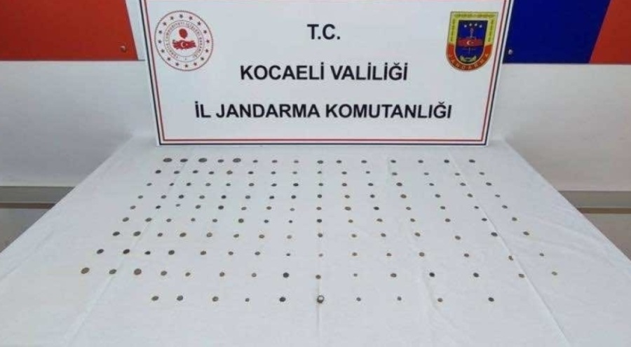 Üstlerinden 144 sikke çıktı