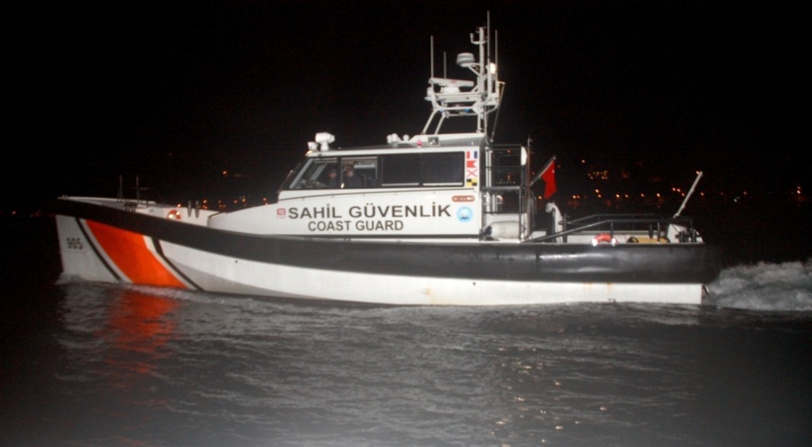 Ayvalık açıklarında göçmen botundaki bebek denize düştü