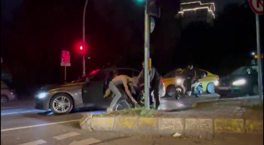 Üsküdar'da yumruk yumruğa kavga!