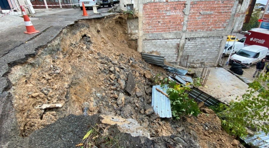 Yol çökmüştü, hasarın boyutu gün ağarınca ortaya çıktı