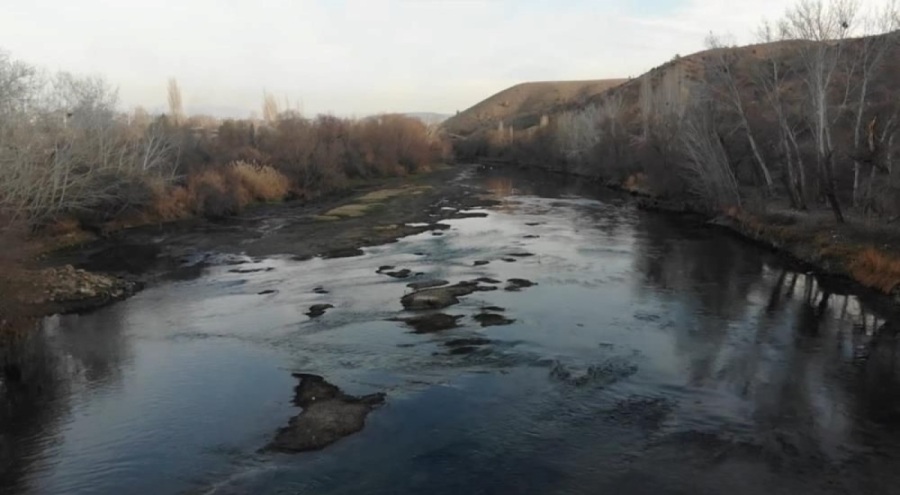 Kızılırmak'ın su seviyesi azaldı
