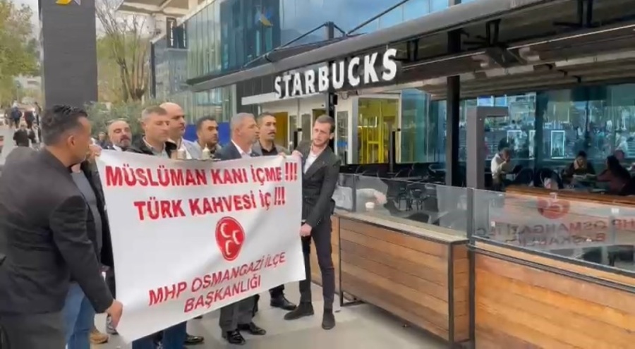 Bursa'da MHP'liler Starbucks'taki gençleri Türk kahvesi içmeye davet etti