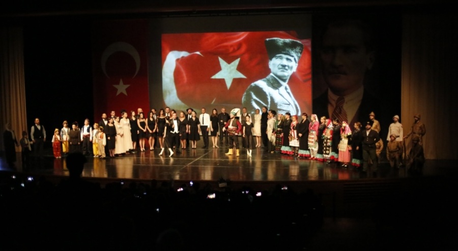 "İz" gösterisi Atatürk'ün hatıralarını yaşatıyor