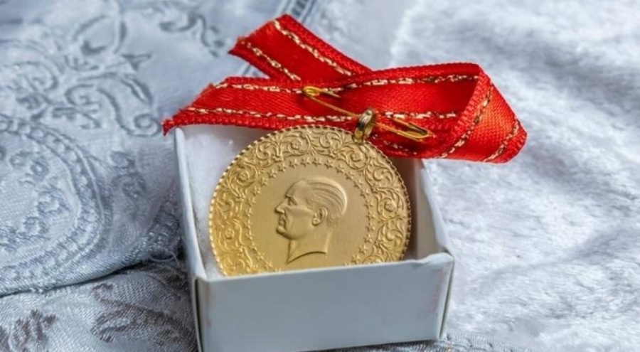 Gram altın fiyatında 55 liralık kayıp! Gözler yarına çevrildi