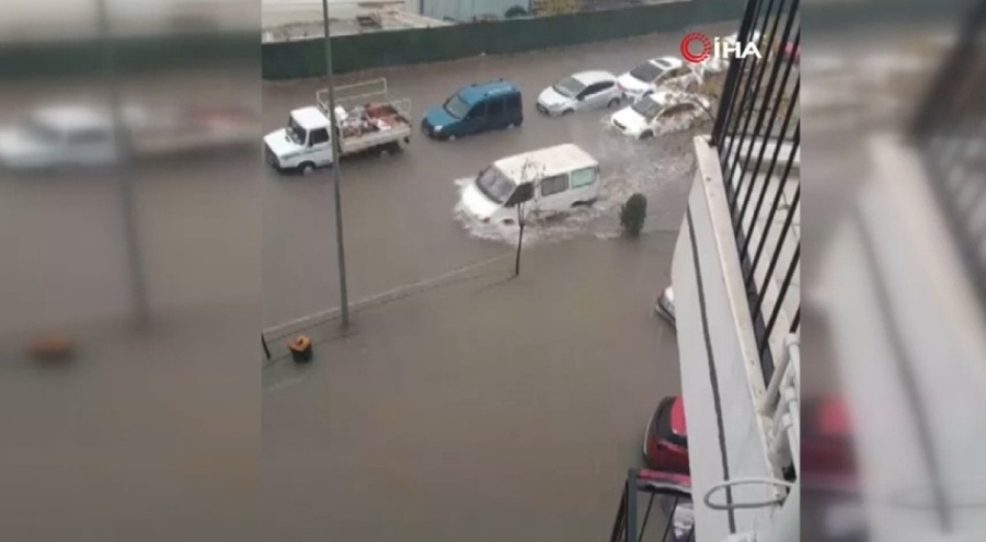 İzmir sağanak yağışın etkisi altında