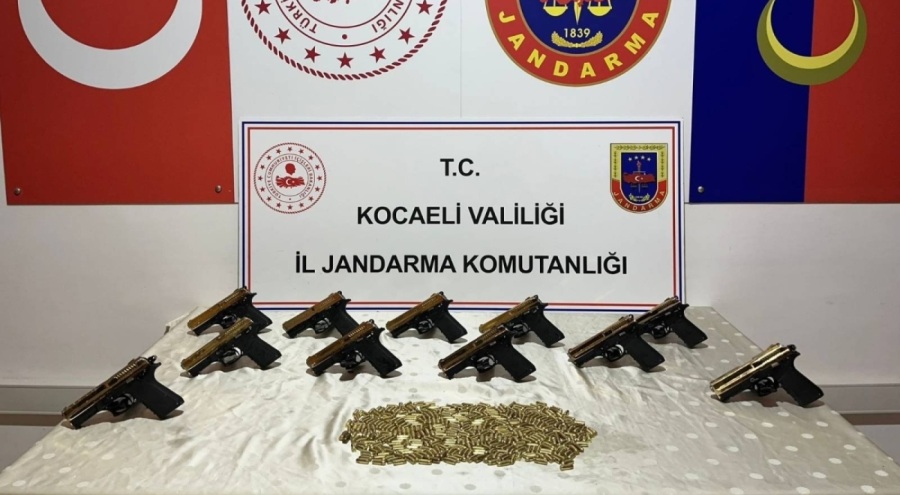 Durdurulan araçtan 11 tabanca çıktı