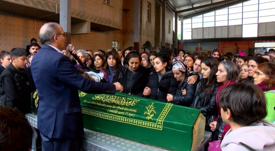 Eski eşi tarafından öldürülen Pınar Bektaş son yolculuğuna uğurlandı