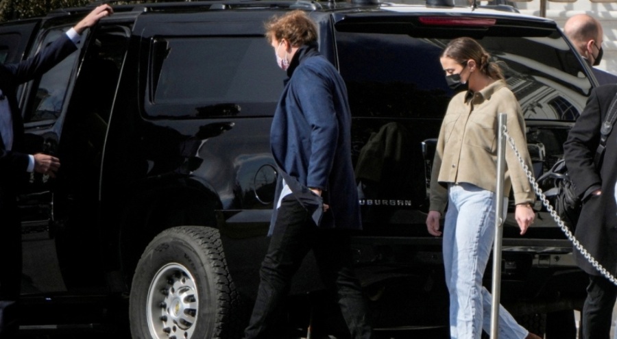 Biden'ın torununun aracına girme girişimi!