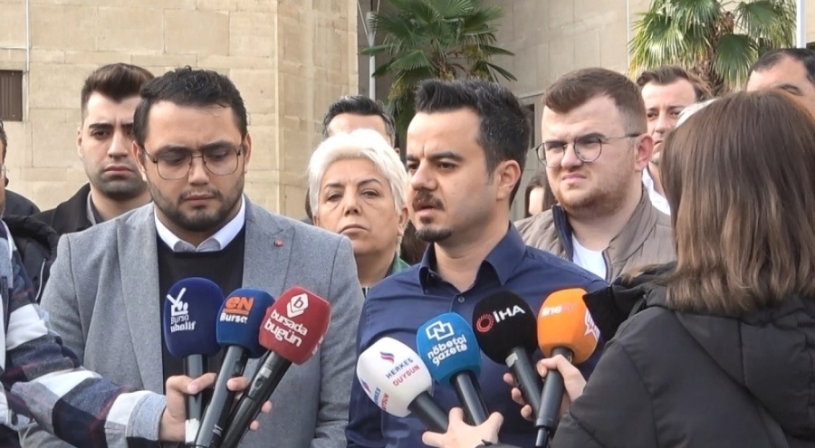Bursa'da afiş asan gençlere hapis istemi