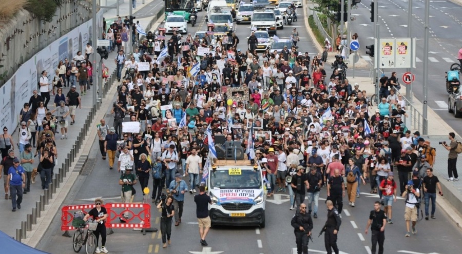 İsrailli esirlerin aileleri Tel Aviv'den Kudüs'e yürüyüş gerçekleştiriyor
