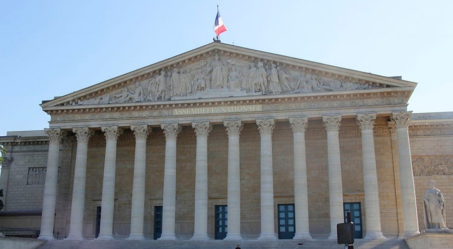 Fransa Parlamentosu'na göçmen yetkisi verildi!