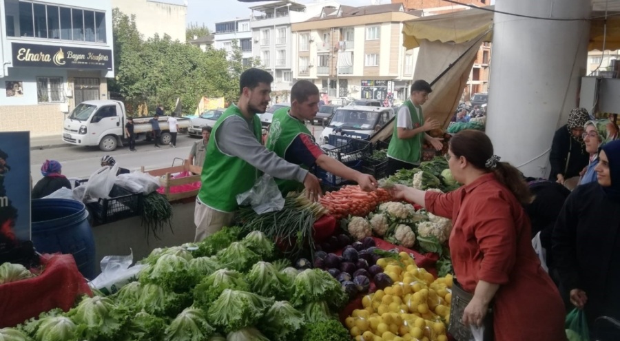 Bursa'da pazarcılar gelirlerini Gazze'ye bağışladı