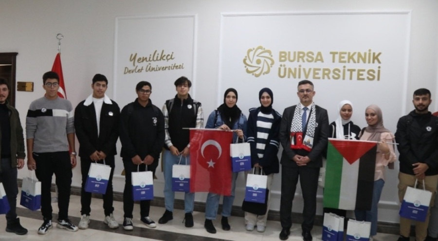 BTÜ yönetimi Filistinli öğrencilerle bir araya geldi
