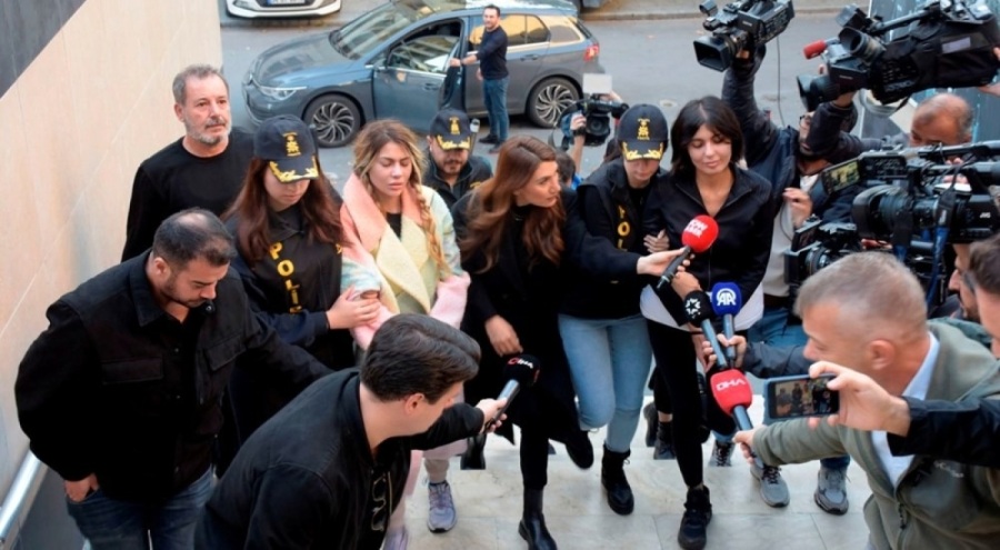 Bahar Candan ve Nihal Candan kardeşlerden "Veysel amir" oyunu