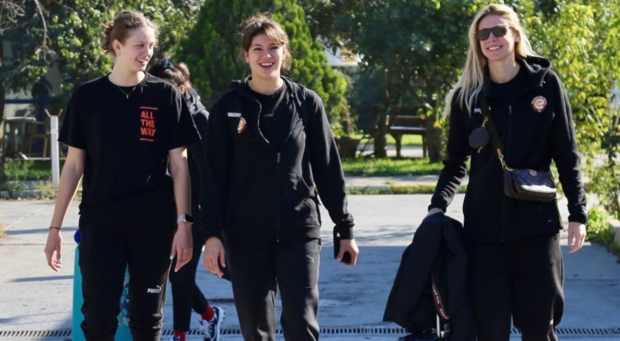 Eczacıbaşı Dynavit, Bulgaristan'a gidiyor