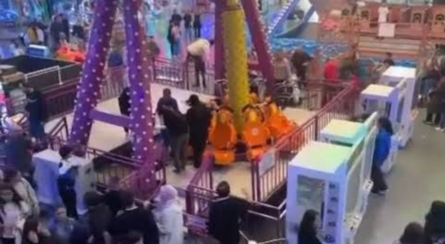 Bursa'da faciadan kıl payı kurtuldular! Çocukların bindiği oyuncak devrildi