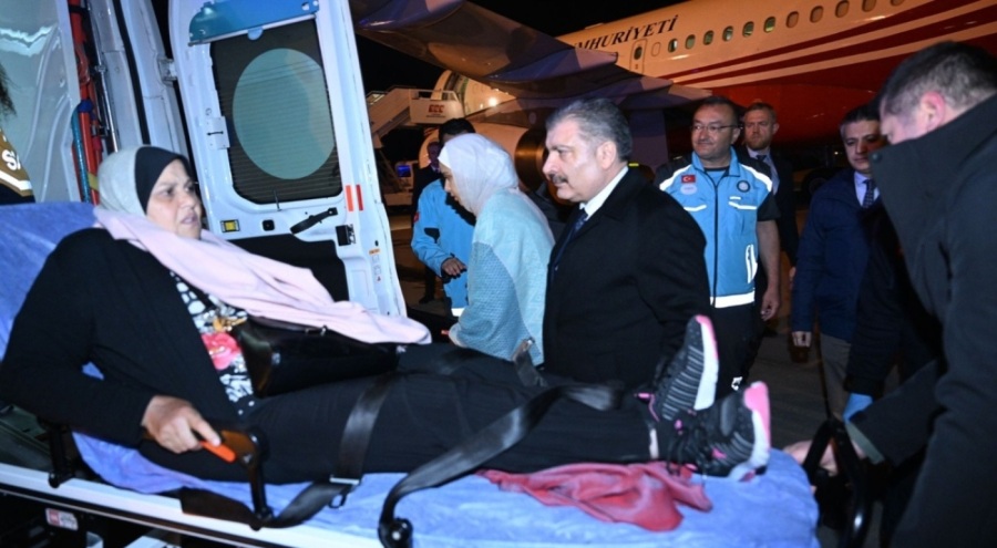 Gazzeli kanser hastaları Türkiye'ye iniş yaptı! Sağlık Bakanı Koca'dan açıklamalar