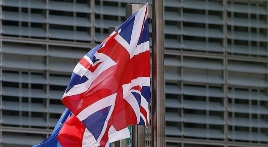 İngiltere'de 8 bakan istifa etti