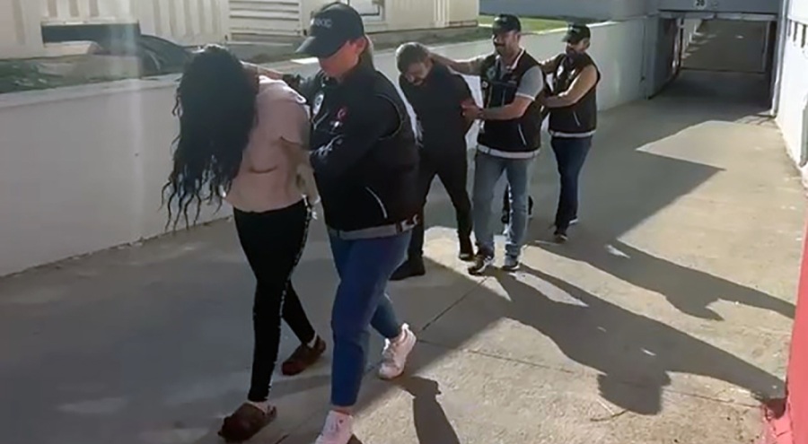 Adana'da 'torbacı' operasyonunda 2 tutuklama