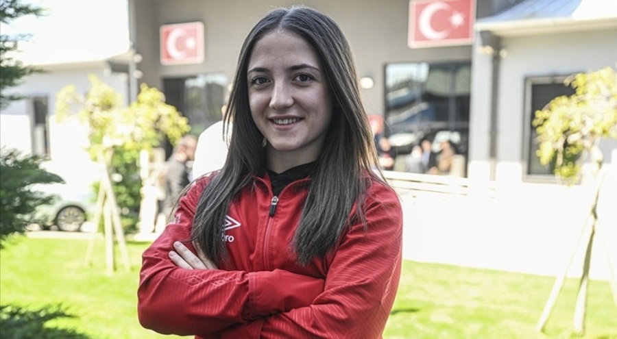 Milli halterci Cansu Bektaş, gençlerde dünya şampiyonu!