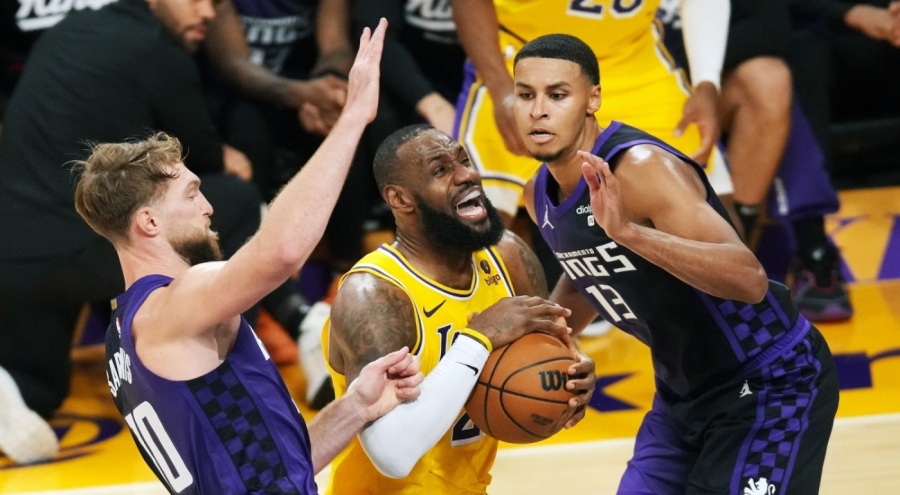 Lakers'ta LeBron James'in triple-double performansı galibiyete yetmedi