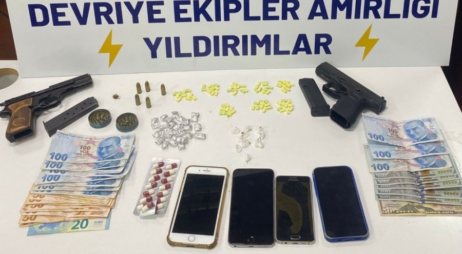 Uyuşturucu denetiminde araçtan 13,44 gram taş kokain çıktı