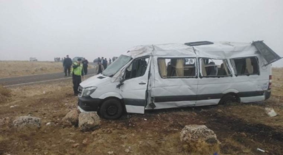 Gaziantep'te feci kaza! Cenazeye giden araç devrildi