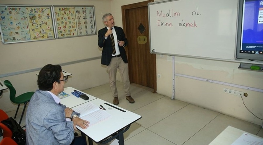 Beyin kanamasıyla hafızasını yitirmişti! Yeniden okuma yazma öğreniyor