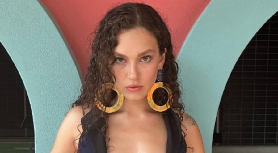 Melisa Şenolsun mayolu pozlarıyla gündem oldu