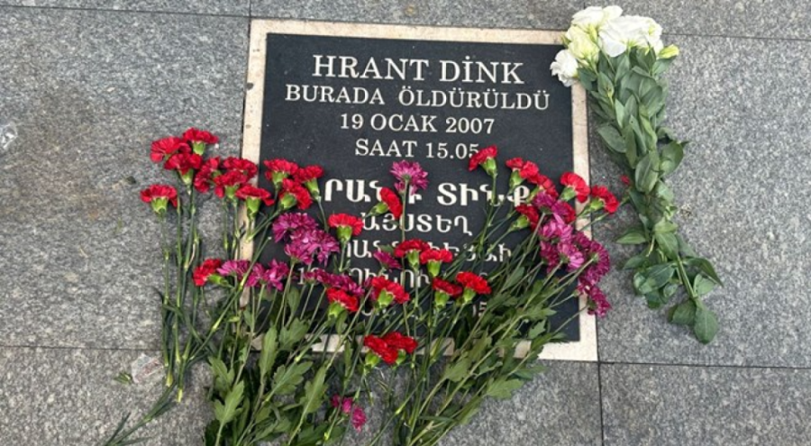 Hrant Dink için karanfil bıraktılar
