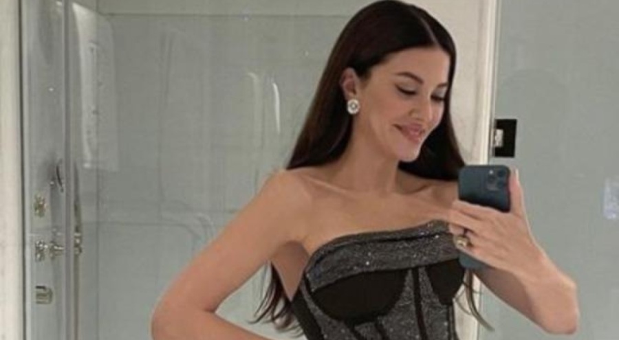 Başak Dizer'in kardeşi güzelliğiyle büyüledi