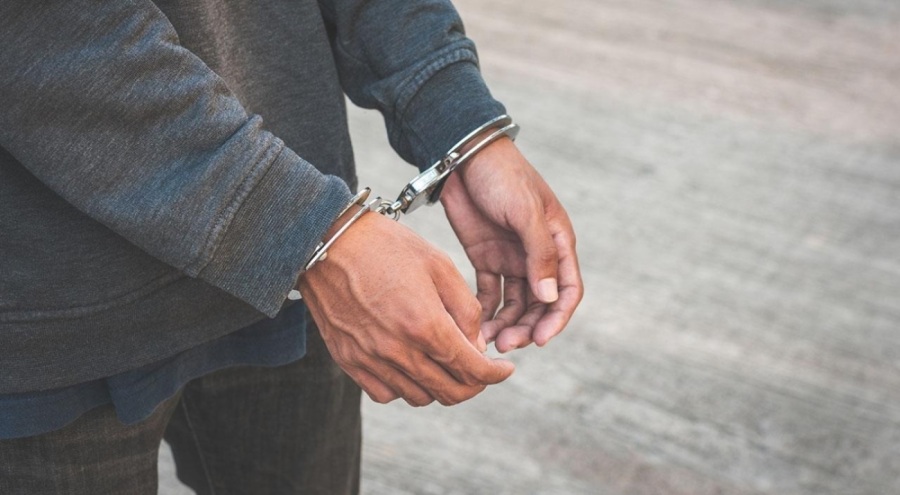 İzmir'de uyuşturucu tacirlerine operasyon: 2 gözaltı