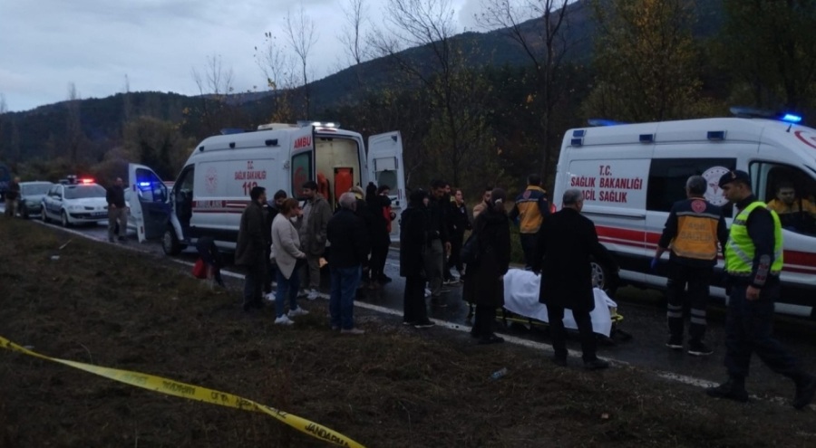 Amasya'da taziyeden dönenlerin olduğu otobüsün devrildi! 27 yaralı