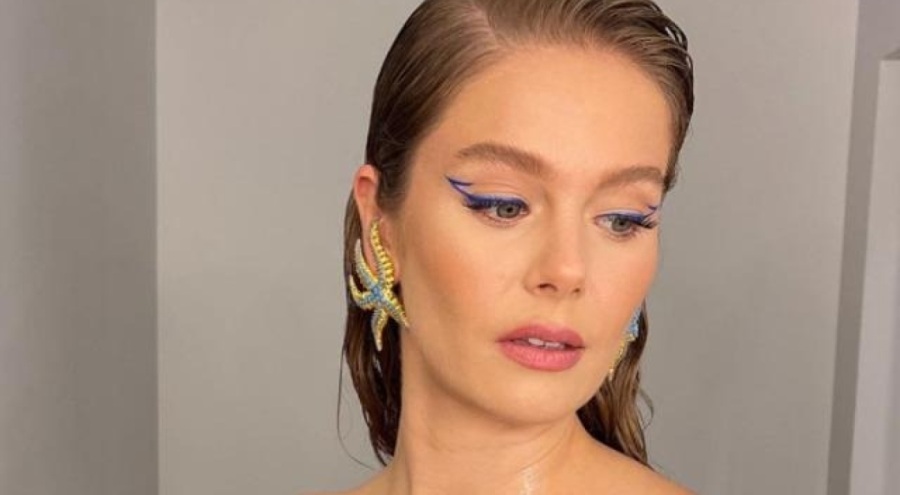 Burcu Biricik'in davet tarzıyla çok beğenildi